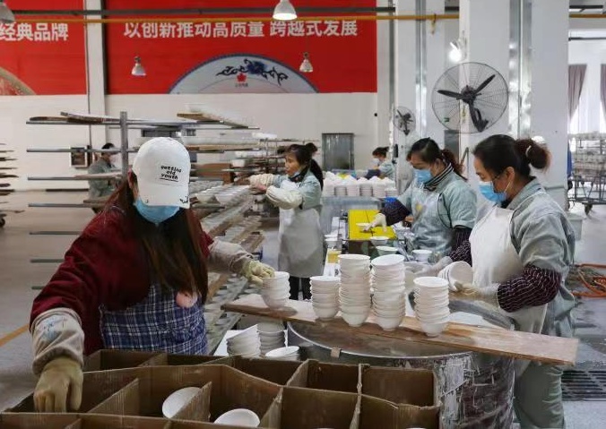 红叶公司中国景德镇瓷厂复工复爆发产现场见闻-公司动态-景德镇陶瓷集团有限责任公司