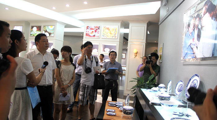 中央、省级媒体聚焦我市陶瓷文化及工业生长-公司动态-景德镇陶瓷集团有限责任公司